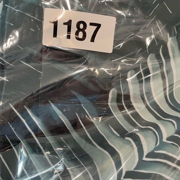 Zella Leggings Size Medium Green Hathaway Tropical Leaf Crop Sheer back panels - Picture 8 of 8